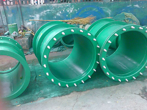 廣東省湛江市遂溪縣大口徑柔性人防套管噴涂現(xiàn)場